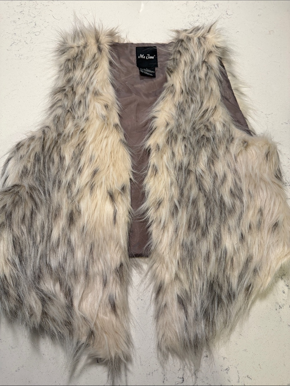 Me Jane Faux Fur Vest in Cream and Gray
